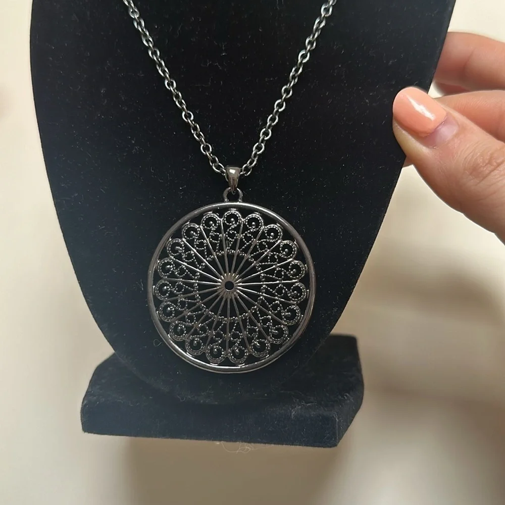 👋 3/$15 FASHION NECKLACE SMOKEY GRAY PENDANT